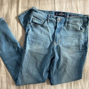 Hollister high rise jeans (light wash)